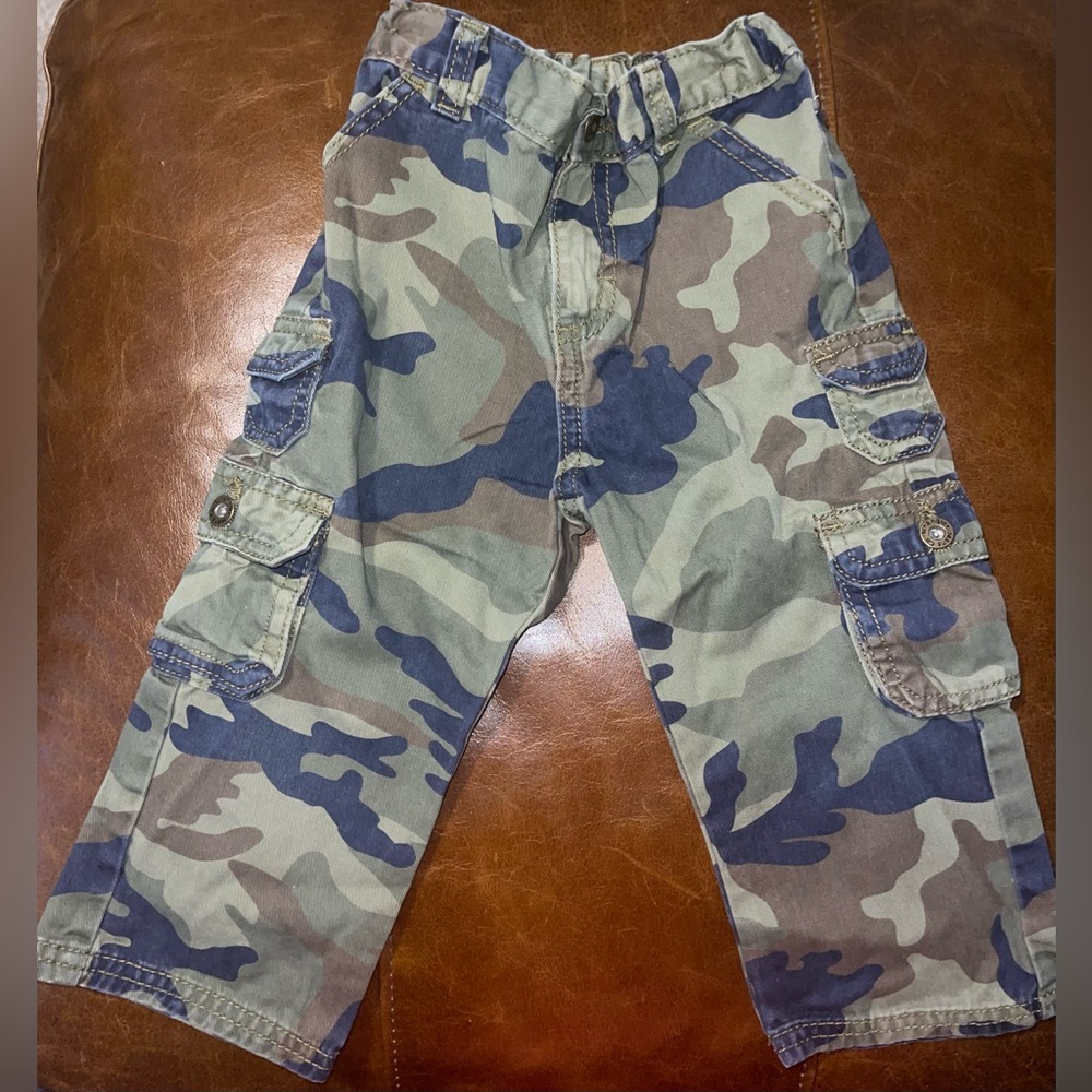 EUC 2T Wrangler Cargo Pants